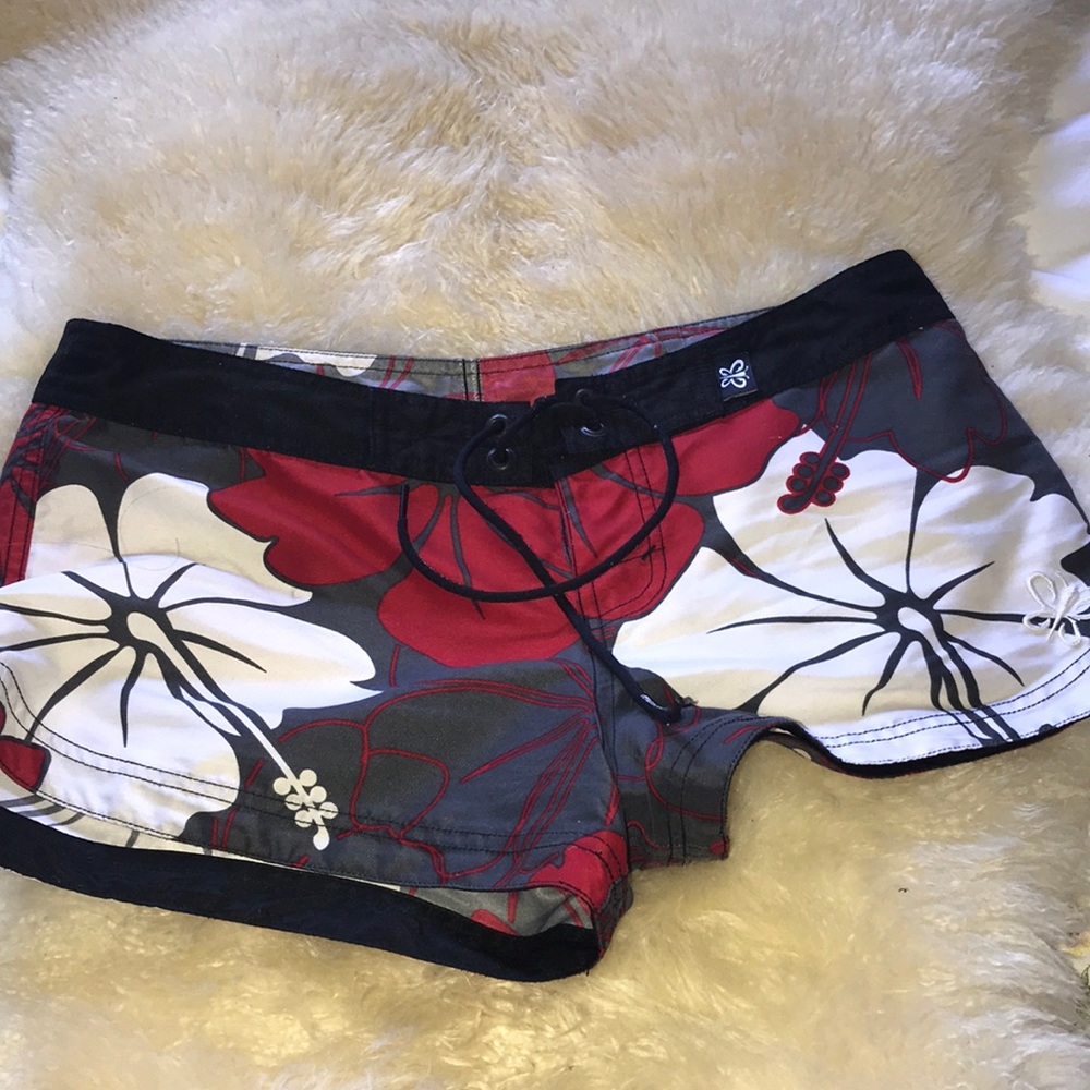Maui Built floral shorts